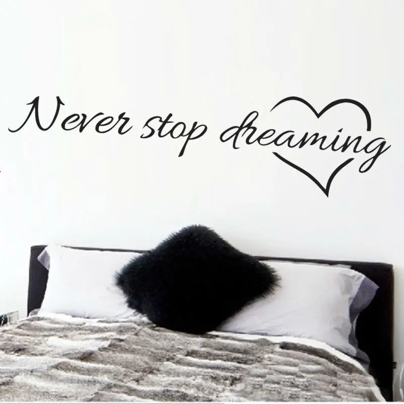 Autocollant mural "Never stop dreaming" 58x15cm