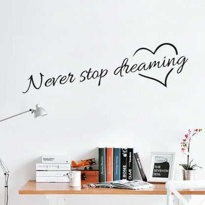 Autocollant mural "Never stop dreaming" 58x15cm